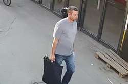 Поліція розшукує чоловіка, що пограбував ювелірний магазин у Києві (фото)