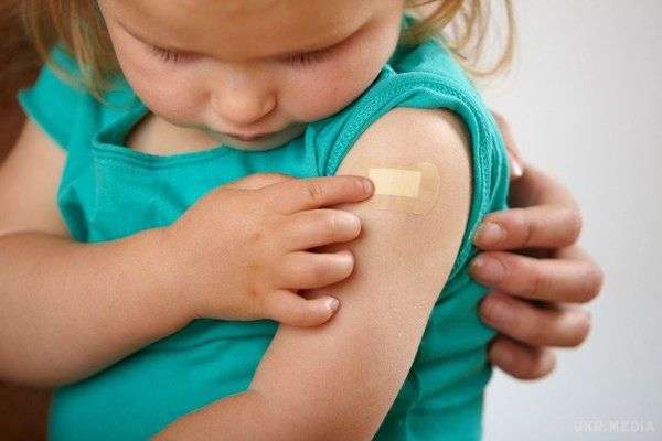 Експерти пояснили, чому не варто зараз вакцинувати дітей проти Covid-19