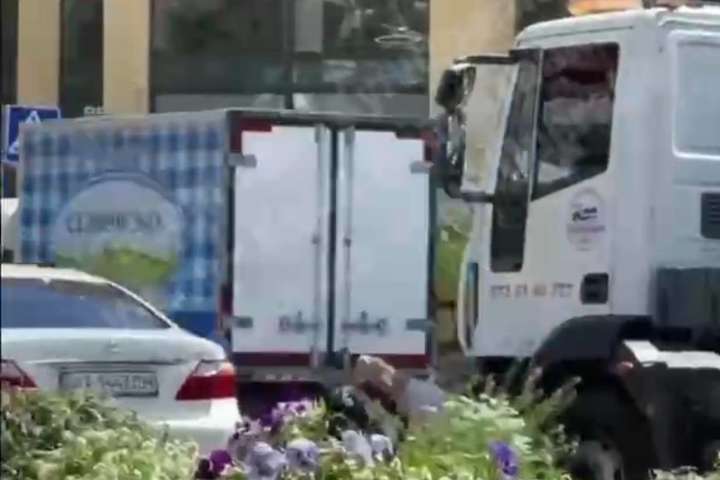 З’явилося відео бійки водіїв евакуатора і Lexus у центрі Києва
