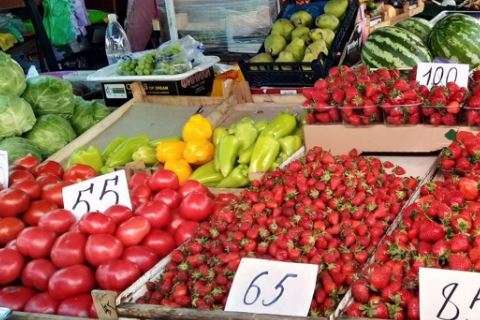 В Україні різко впали ціни на капусту і полуницю