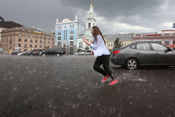 Дощі, грози зі шквалом та град: прогноз негоди в Україні на сьогодні