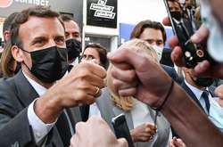 Ляпас Макрону: у затриманого знайшли «Майн Кампф» Гітлера і зброю