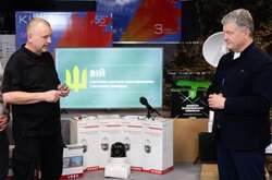 Допомога військовим: Порошенко передав на фронт комплект оптичної розвідки