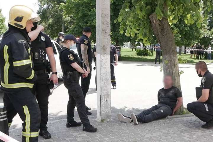 На Київщині чоловік погрожував підірвати ЖЕК (фото)