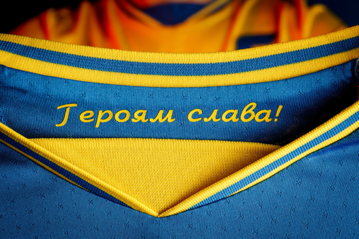 В УЕФА требуют убрать из футболок сборной Украины лозунг «Героям слава!»