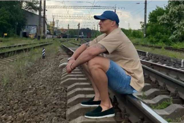 «Укрзализныця» призвала Усика не делать глупостей на железнодорожных путях