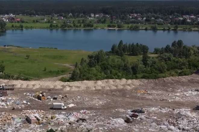 Екологічне лихо під Києвом: масштабне сміттєзвалище нищить Блакитне озеро (відео)