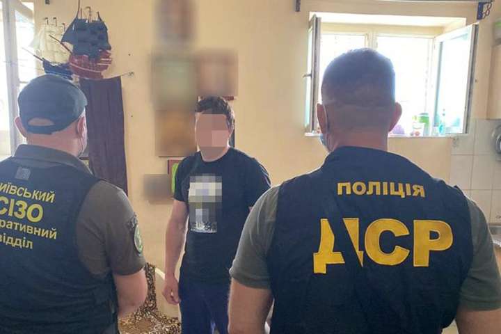 У Київському СІЗО «смотрящий» організував поставки наркотиків ув’язненим