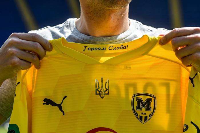 Клуб Прем’єр-ліги вишив на футболках гасло «Героям слава!»