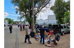 Звалища сміття та антисанітарія: кияни вимагають прибрати стихійну торгівлю на Куренівці