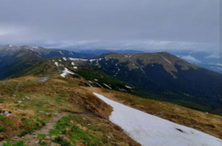 Снег посреди лета: в Карпатах аномальная для июня погода (фото)