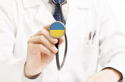 «Ні» самолікуванню. Відомий лікар озвучив небезпеки, які підстерігають влітку