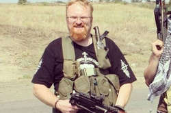 Побитий дверима депутат Мілонов позує в мілітарному вбранні під час поїздки на Донбас