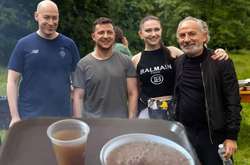  Українці  порівнюють  шашличне частування «у Зеленського» та «баланду» в українській армії 