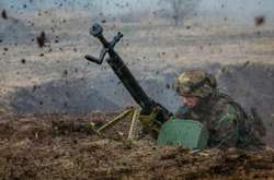 Доба на Донбасі: двоє українських військових поранені