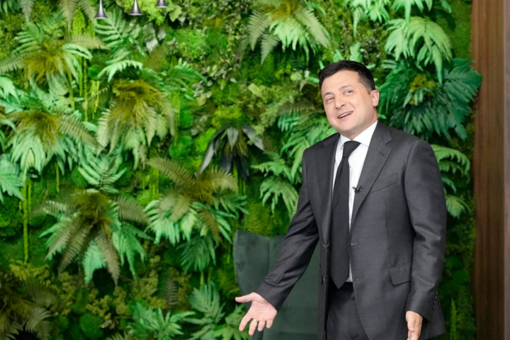 Зеленский поразил журналистов «джунглями» в своем кабинете (фото)