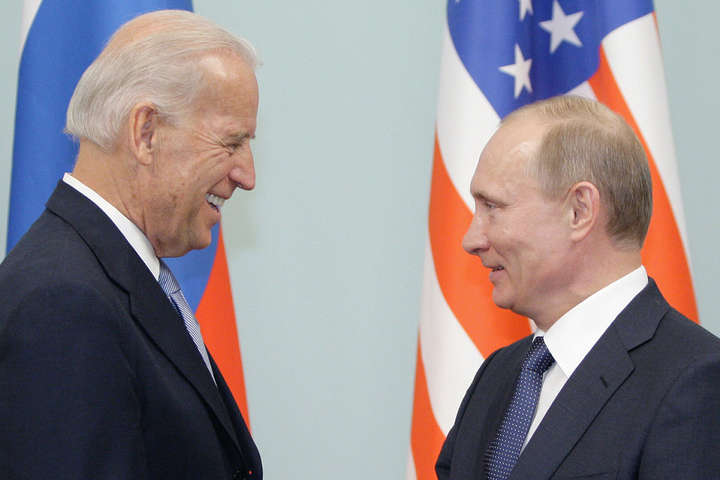 Художник зобразив, як Путін і Байден «прихорошуються» до зустрічі (фото)