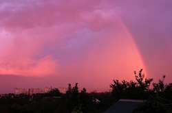 У Дніпрі зафіксували видовищний захід сонця (фото, відео)