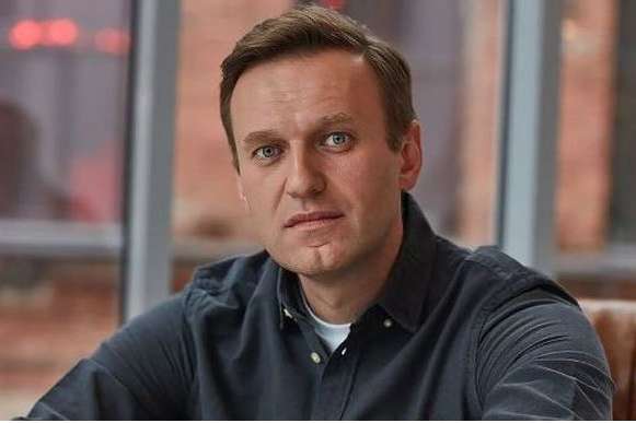 «Навального згноять у камері». Ексдепутат РФ Пономарьов про домовленості Байдена й Путіна