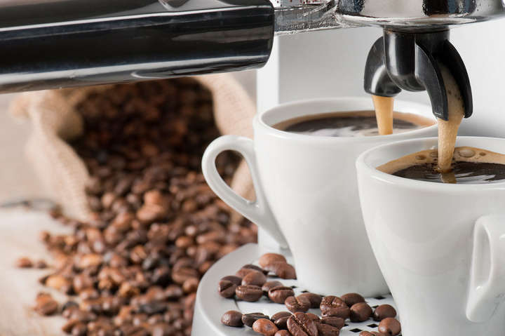 У Європі може початися дефіцит шоколаду і кави