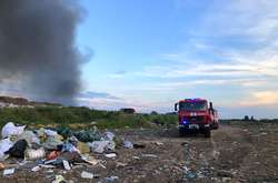 На Київщині горить сміттєзвалище (фото)