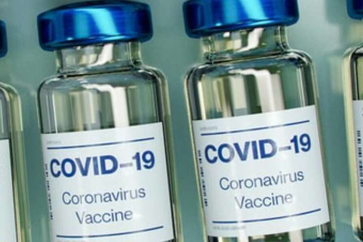 У Франції скоротили інтервал між дозами для вакцин Pfizer і Moderna