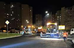 Нічне асфальтування: як у Києві ремонтують дороги (фото)