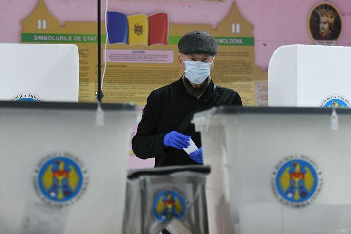 Суд зобов’язав ЦВК Молдови значно збільшити кількість виборчих дільниць за кордоном