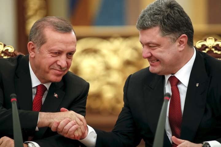 Порошенко їде до Туреччини, щоб обговорити Україну в НАТО та агресію РФ