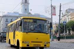 Скандал у Чернівцях: водій маршрутки відмовився безкоштовно везти військову АТО