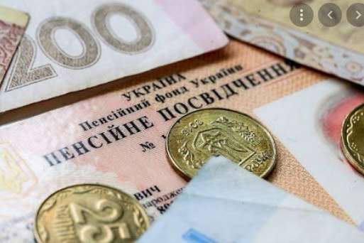 Українцям можуть скасувати пенсії: як повернути гроші 
