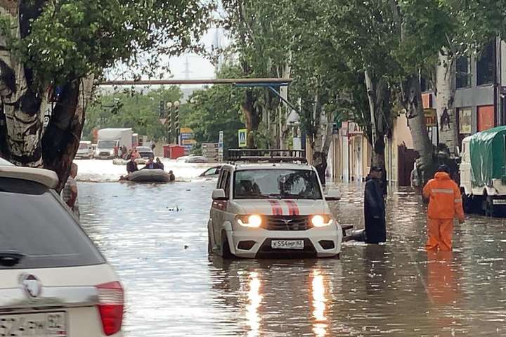 Через потоп в Ялті почалася евакуація місцевих жителів