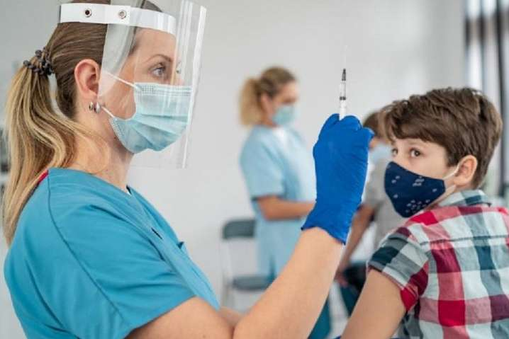 Минздрав Украины готовится к Covid-вакцинации подростков