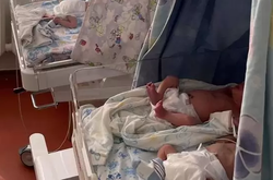 У Рівному 22-річна матуся до свята Трійці народила трійню