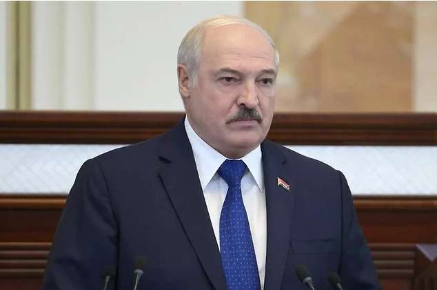 Лукашенко закрив небо Білорусі для українських літаків