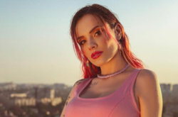 Певица Мамарика