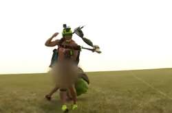 Американец установил «голый» рекорд: 60 прыжков с парашютом за сутки без одежды