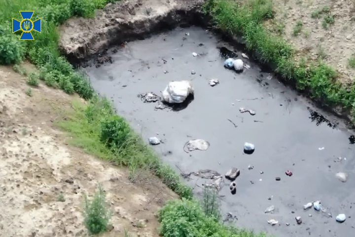 Підприємство на Вінниччині щомісяця незаконно закопувало по 500 тонн відходів з токсинами