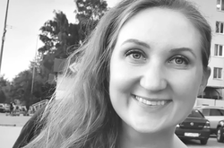  В минулому Кетрін проходила службу в корпусі морської піхоти армії США 