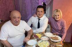 Володимир Зеленський не цурається виносити свої теплі почуття до батьків на широку публіку