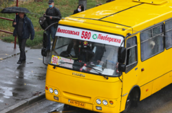 В Києві у маршрутки на ходу відвалилося колесо (відео)