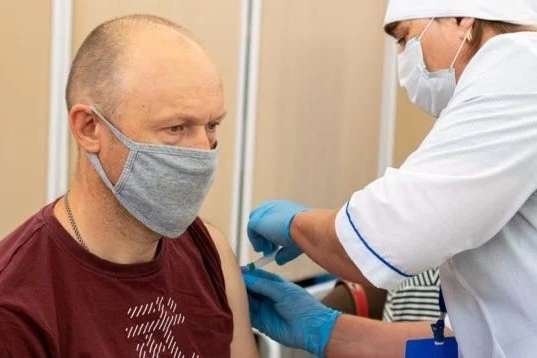 В Украине на Троицу от Covid-19 вакцинировали более четырех тысяч человек