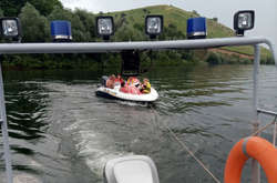 На Дністрі надзвичайники врятували сімох людей, човен яких вийшов із ладу