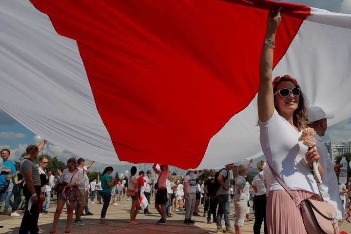 Білоруське МВС хоче включити біло-червоний прапор до переліку нацистської символіки