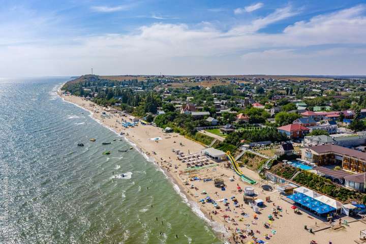 На популярному азовському курорті вирішили проблему з доступом до пляжів