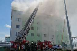 Вибух стався на третьому поверсі, а пожежа розповсюдилась на четвертий і п’ятий поверхи, а також покрівлю