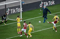 Соцсети отреагировали курьезными фотожабами на поражение Украины от Австрии на Евро-2020