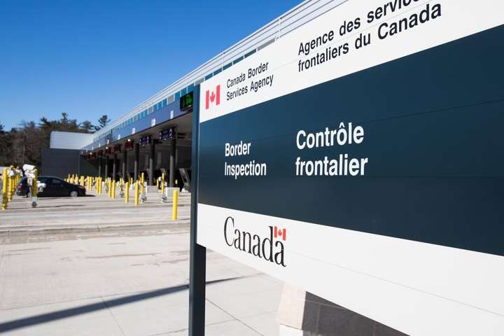 Канада відкриває кордони для туристів: кого пускатимуть з липня