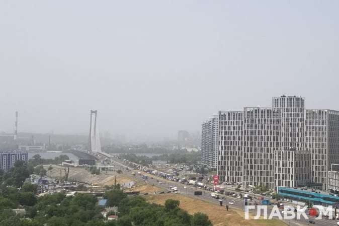 Пилова буря у столиці: киянам радять не виходити з дому