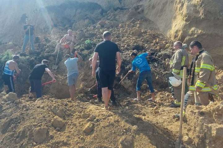 На морському березі Одещини стався обвал ґрунту: під землею можуть бути люди